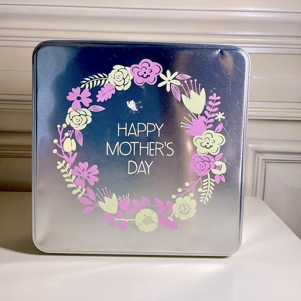 Mother’s Day tin